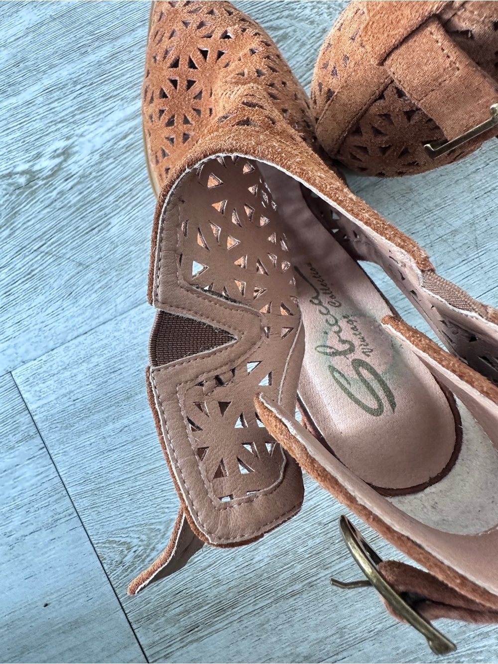 Sbicca Vintage Collection Suede Laser Cut Ankle Botties 8 - Picture 12 of 16